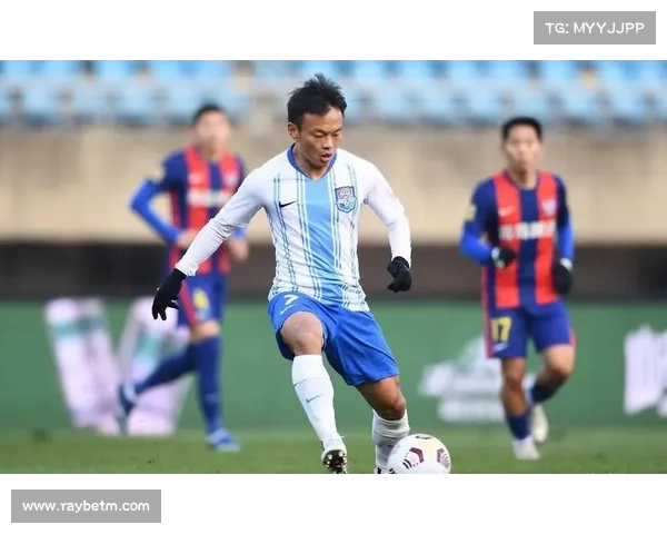 中国球员周通兼职出战世俱杯 基层教练跨国历程见证足球全球化之路 中国球员周通兼职出战世俱杯 基层教练跨国历程见证足球全球化之路